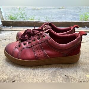 Earth Zag Bordeaux Red Leather Sneakers Women’s Size 9